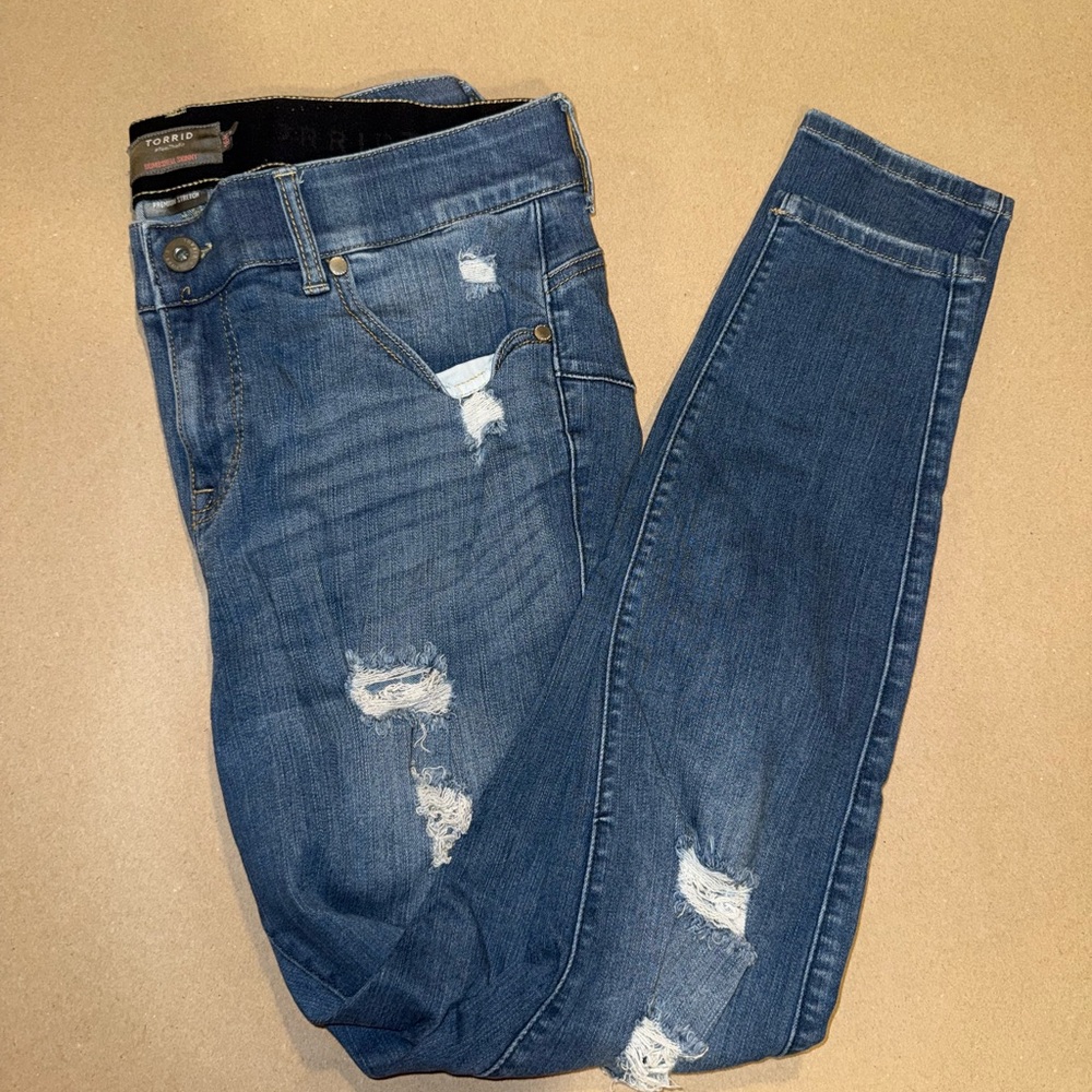 Torrid Bombshell Skinny Premium Stretch Blue Denim Distressed Jeans 16r - Picture 5 of 6
